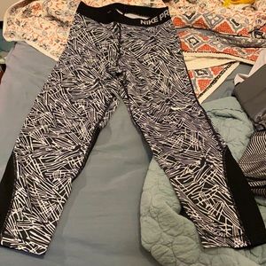 nike pro capri workout leggings